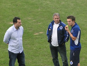Cruzeiro no gramado do Estádio do Vale (Foto: Tarcísio Badaró / Globoesporte.com)