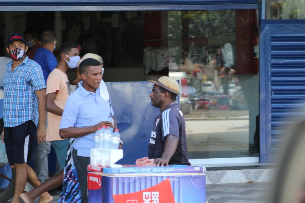 Pessoas sem máscaras também foram encontradas nesta segunda-feira (25) — Foto: Adriano Soares/Grupo Mirante