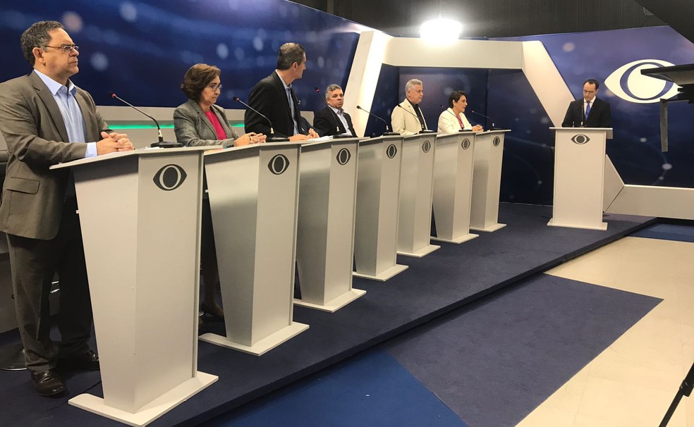 Candidatos ao governo do Distrito Federal participam de debate na TV Bandeirantes (Foto: Band/Divulgação)