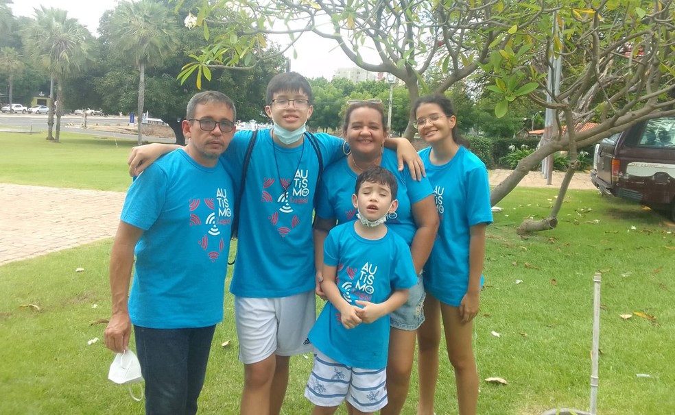 Dia Mundial do Autismo: mãe de crianças autistas inicia movimento de conscientização: 'do luto à luta'