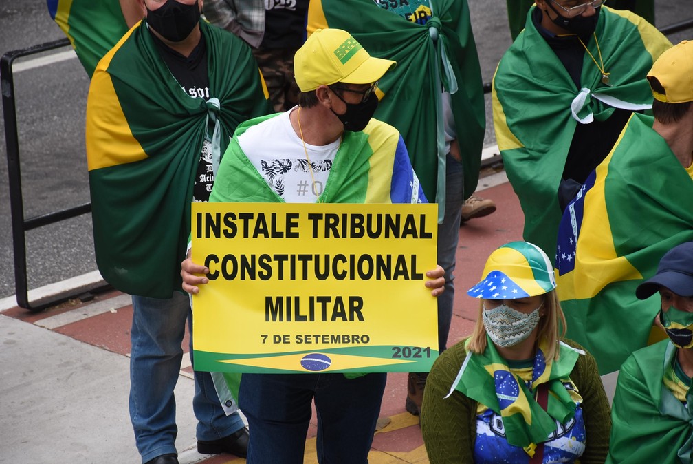 Apoiadores do presidente Jair Bolsonaro participam de ato na Avenida Paulista, na região central de São Paulo, na manhã desta terça-feira (7) — Foto: Celso Luix/Futura Press/Estadão Conteúdo