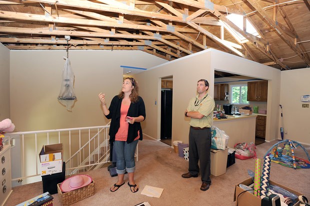 Jody e Jeff Brooks alegam que casa estava infestada de cobras (Foto: Paul W. Gillespie/Capital Gazette/AP)