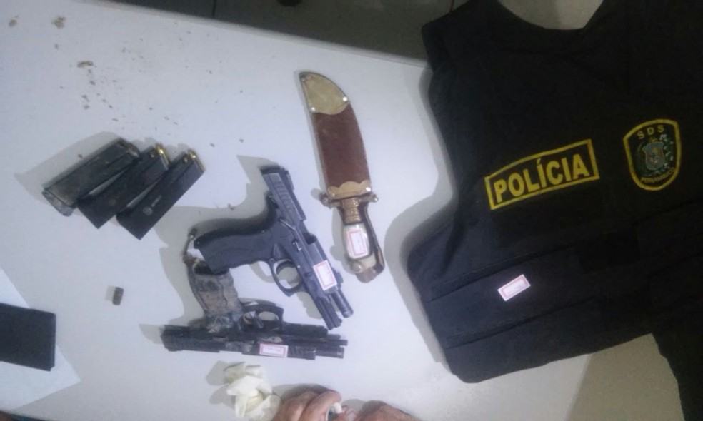 Armas usadas no crime foram apreendidas (Foto: Divulgação/Polícia Civil)