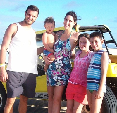 Maria Ângela (no centro) com os três filhos e o atual marido (Foto: arquivo pessoal)