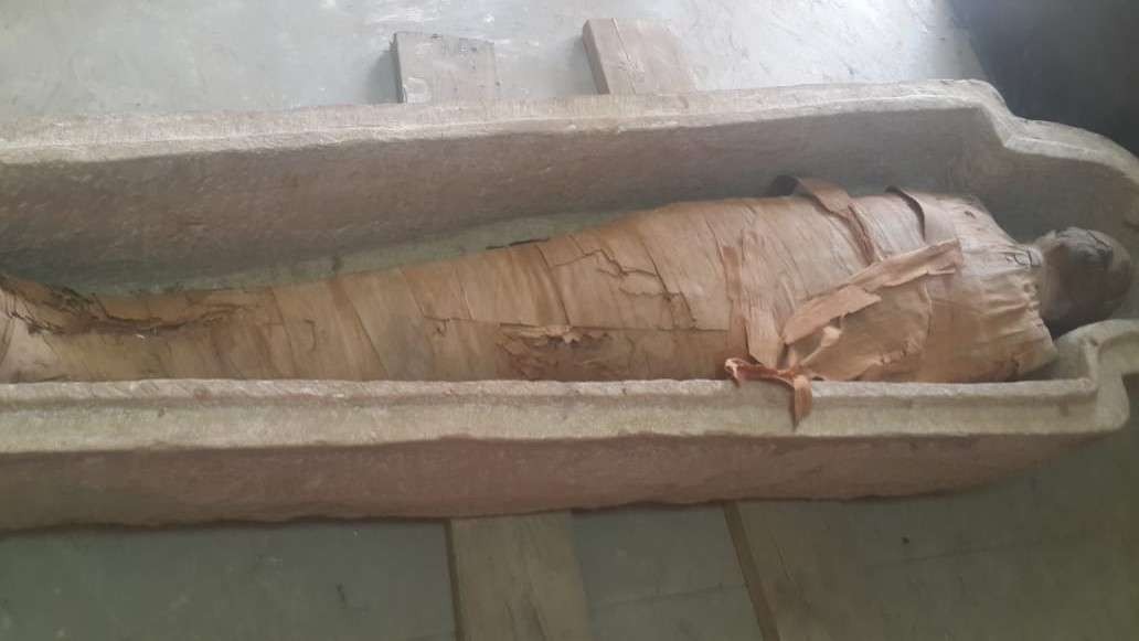Com cerca de 2,5 mil anos, múmia ainda não teve identidade revelada (Foto: Egyptian Ministry of Antiquities)