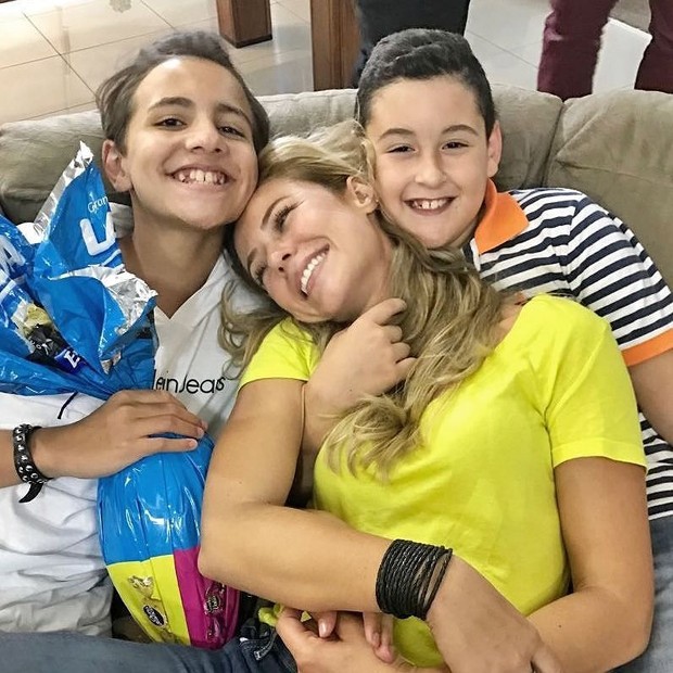Paolla Oliveira com a família (Foto: Reprodução/Instagram)