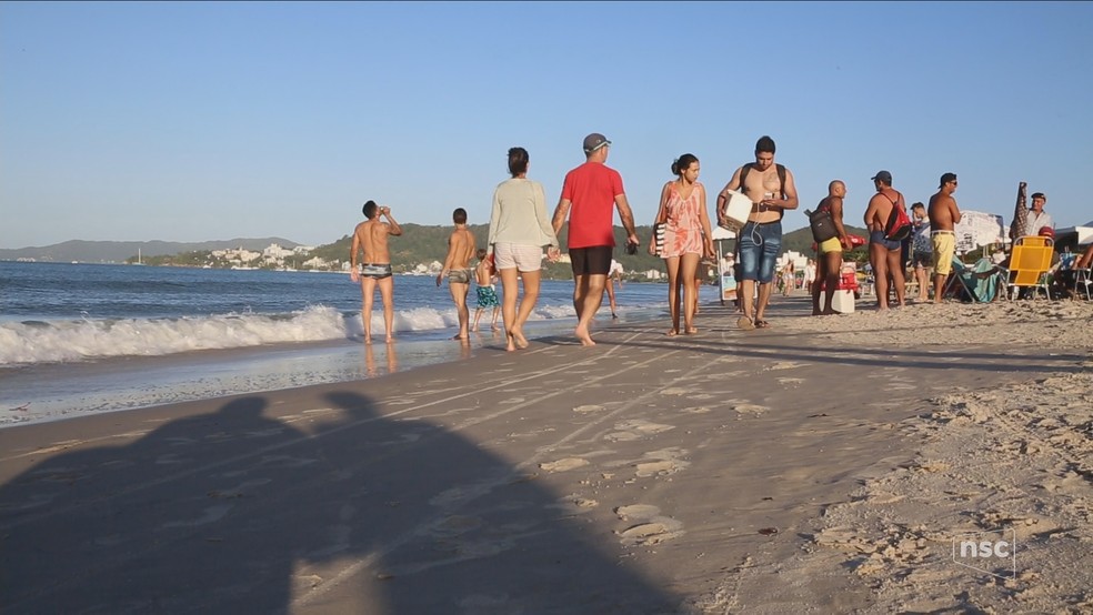 No fim de semana, praias ficaram cheias em Florianópolis (Foto: Reprodução/NSC TV)