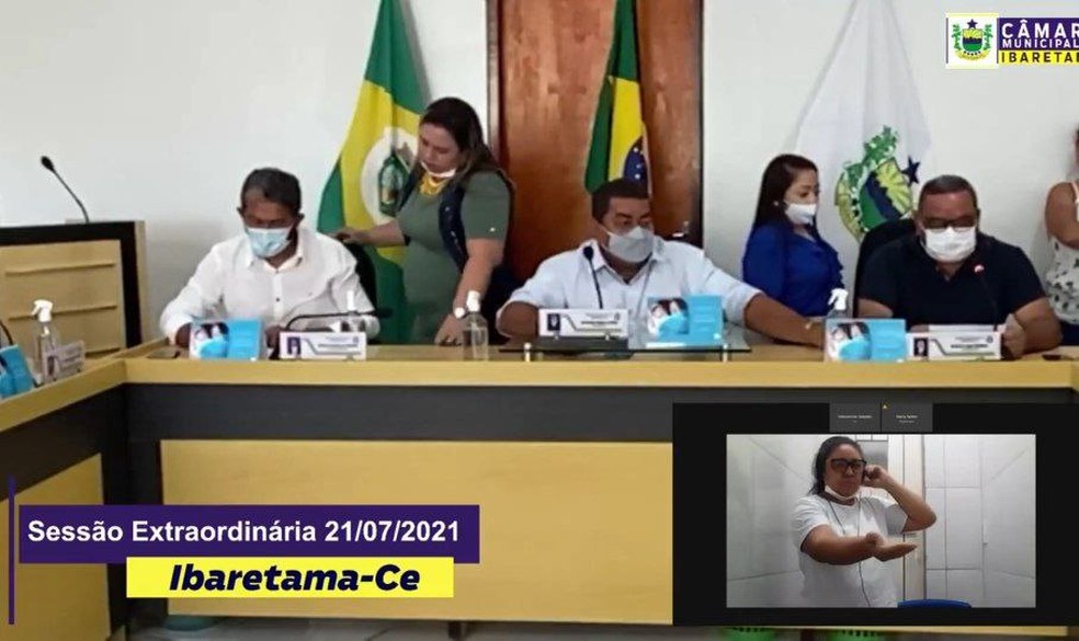 Edivanda de Azevedo, vereadora eleita por Ibaretama, tomou posse em sessão virtual de dentro do presídio onde responde por envolvimento em chacina. — Foto: Reprodução