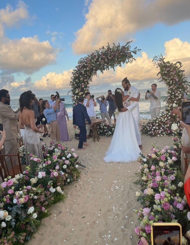 Lais Ribeiro e Joakim Noah se casam em Trancoso (Foto: Divulgação/Bunduky)