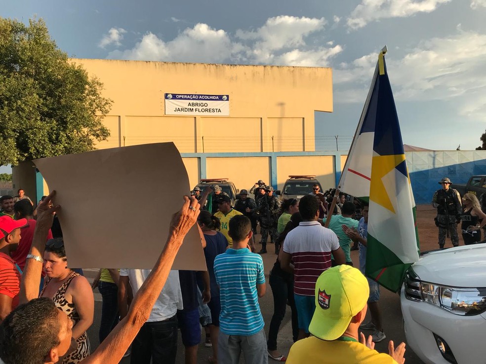 Durante protesto no sábado (8), militares reforçaram segurança no abrigo Jardim Floresta, um dos 10 para refugiados sem teto em Roraima — Foto: Inaê Brandão/G1 RR/Arquivo 