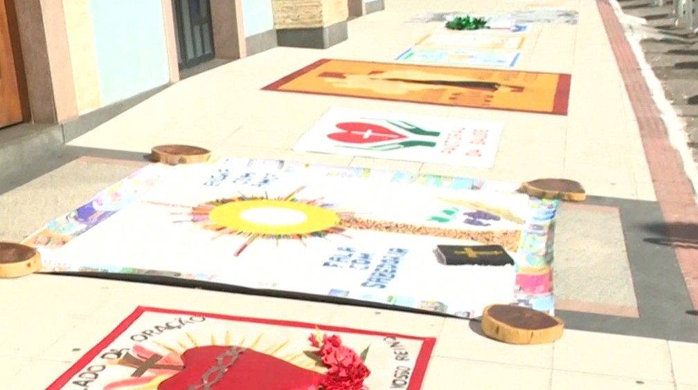 Tapetes de Corpus Christi em Cachoeiro de Itapemirim — Foto: Reprodução/TV Gazeta