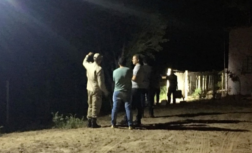 Eletricista morreu eletrocutado no inÃ­cio da noite dessa quinta-feira (18) em uma fazenda em TangarÃ¡ da Serra â Foto: TV Centro AmÃ©rica/ReproduÃ§Ã£o