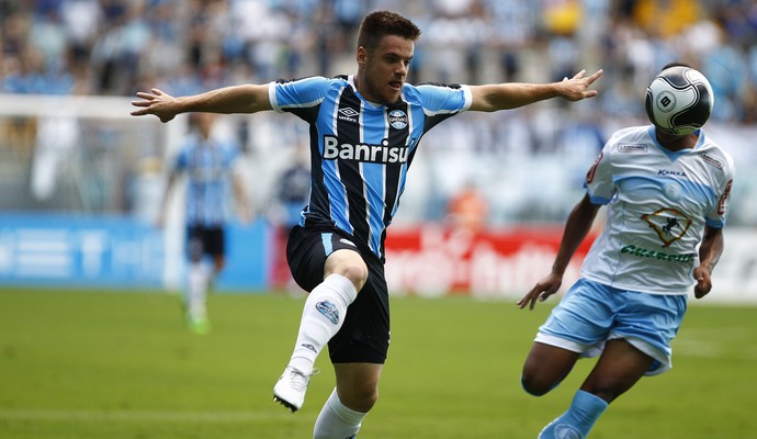Em meio a maratona, Roger destaca polivalência do grupo do Grêmio