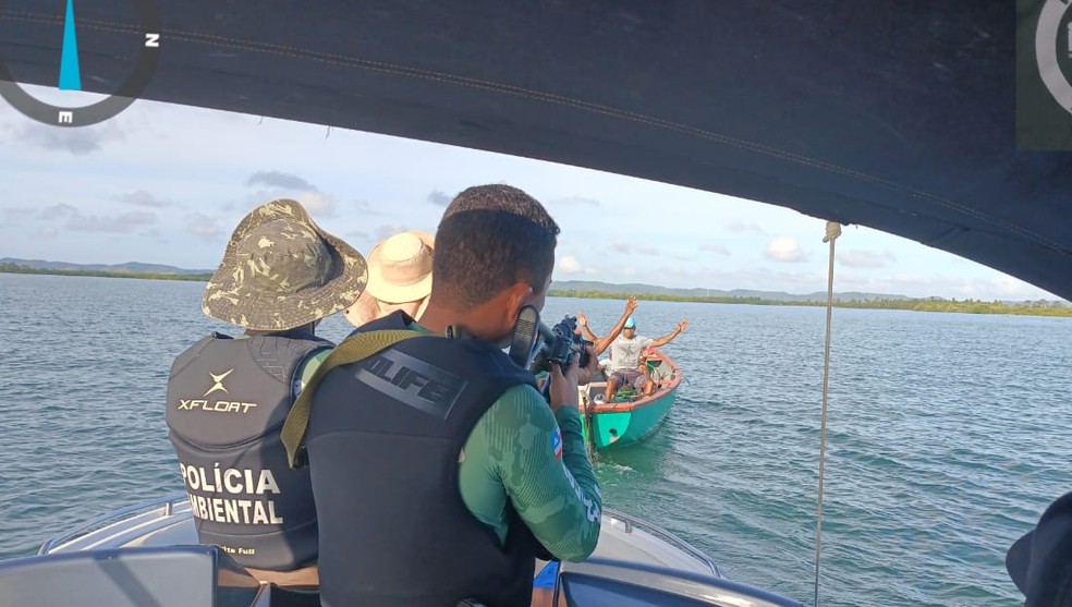 Polícia ambiental prende suspeitos de pesca irregular — Foto: Divulgação