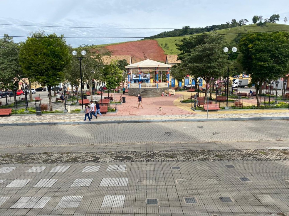 Praça do coreto vazia nesta sexta, com cancelamento de carnaval — Foto: Laurene Santos/TV Vanguarda