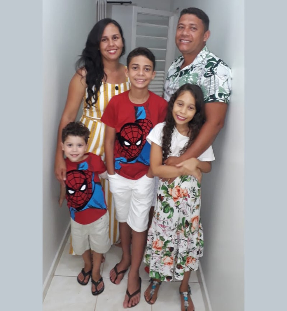 Adriele, Darley, Matheus, Maria Clara e João Guilherme Dourado estão morando no DF para o tratamento de câncer de João, de 4 anos — Foto: Arquivo pessoal
