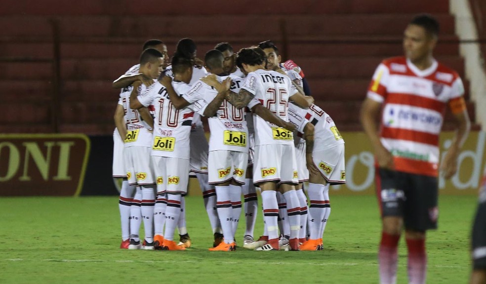 São Paulo vence o Linense. Rodrigo Caio destaca união do grupo (Foto: Rubens Chiri / saopaulofc.net)
