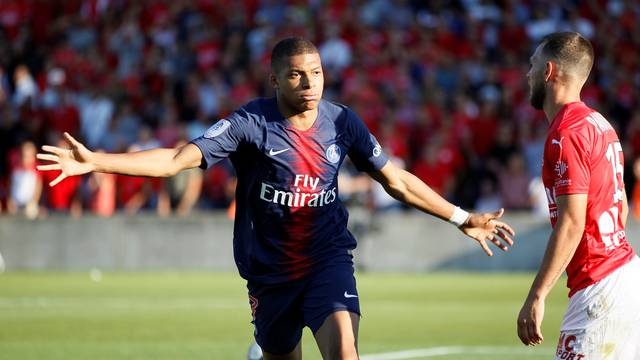 Mbappé marcou, mas terminou expulso
