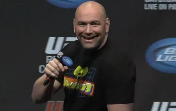 Dana White sorri durante bate-papo com os fãs (Foto: Reprodução)