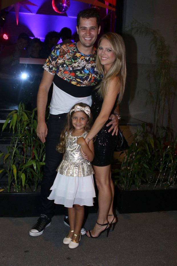 Pedro Leonardo com a mulher, Thais Gebelein, e a filha, Maria Sophia (Foto: Thiago Duran/AgNews)