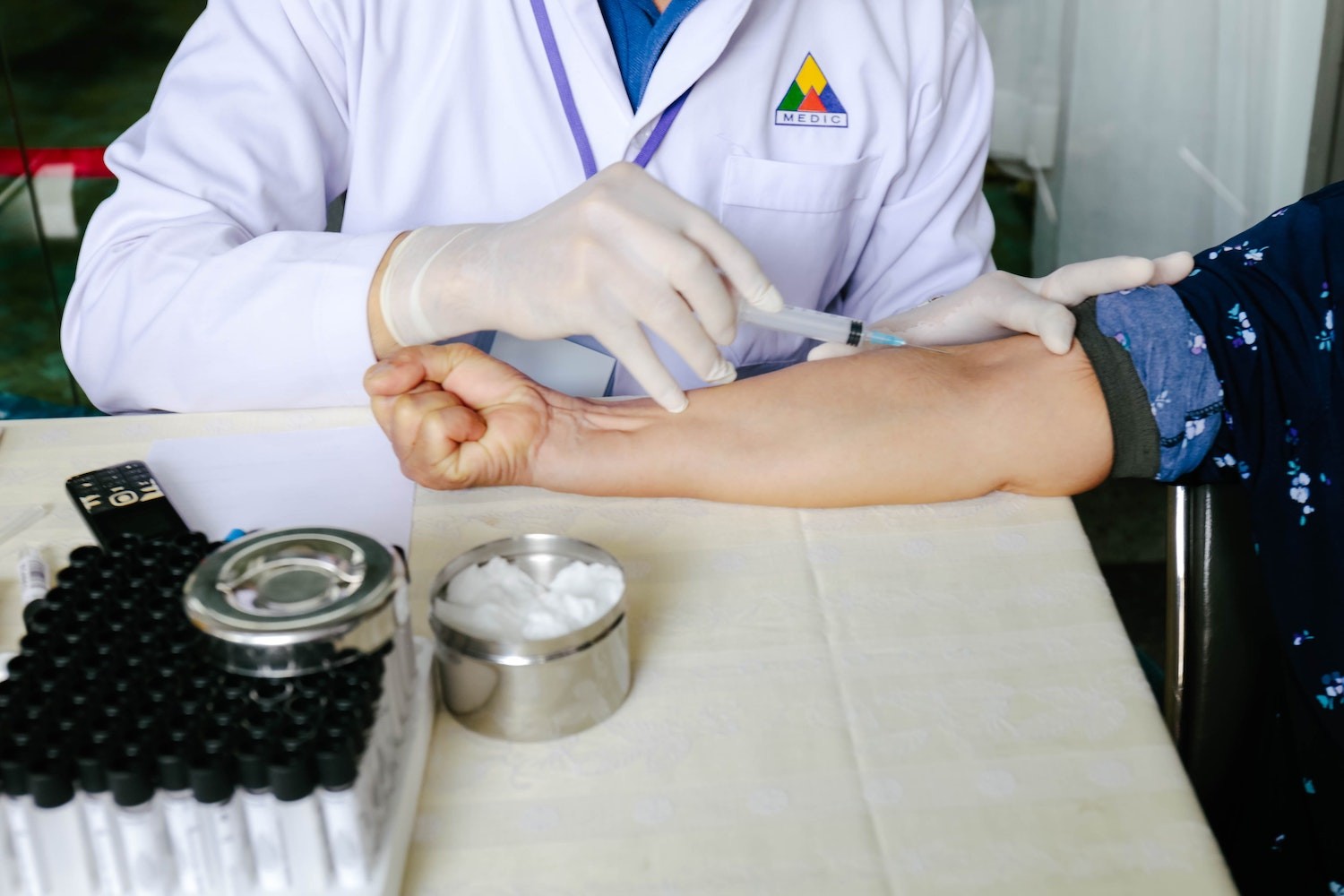 O exame de sangue PSA é um dos primeiros a ser feito para identificar a doença (Foto: Unsplash / Chang Duong / CreativeCommons)