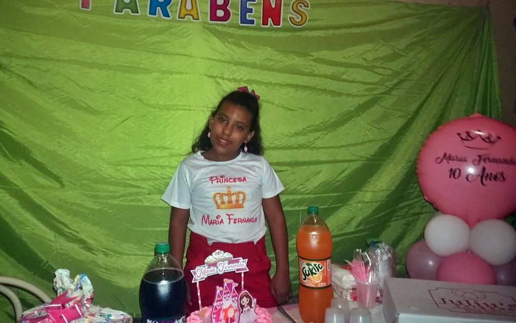 Maria Fernanda, de 10 anos, ganhou festa após comunidade atender a desejo do pai catador de recicláveis — Foto: Kelly Cristina Martins / Diário Campo Belo