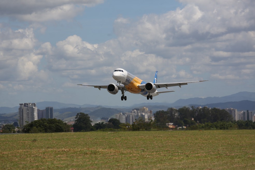 Aeronave é o maior jato comercial já fabricado no Brasil (Foto: Divulgação/Embraer)