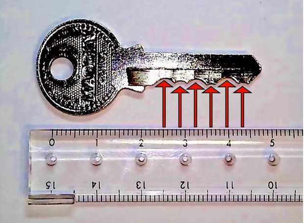 As chaves possuem cavidades em forma de V na parte superior, as quais possuem profundidades diferentes que formam uma sequência aceita pela fechadura (Foto: Scott Craver / CC BY-ND / Reprodução)