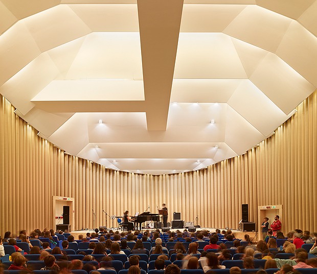 Sala de concerto de papel, em L'Aquila, na Itália (Foto: Divulgação)