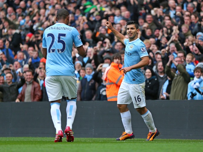 Aguero e Fernandinho Manchester City (Foto: Getty)
