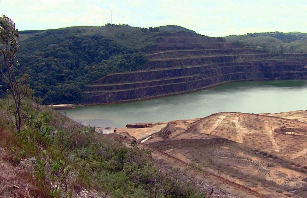Parte do trabalho realizado com urânio era feito a céu aberto na INB — Foto: Reprodução EPTV