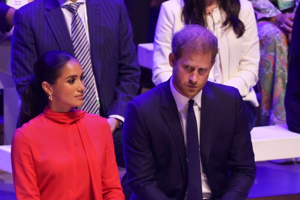 Meghan Markle e Príncipe Harry no evento de abertura do One Young World Summit 2022, em Manchester (Foto: Getty Images)