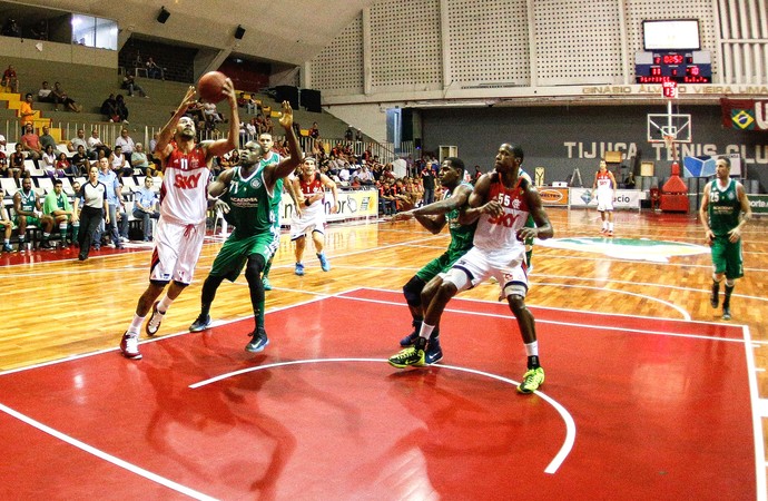 Aliviado com a vitória, auxiliar de José Neto aprova desempenho do Fla