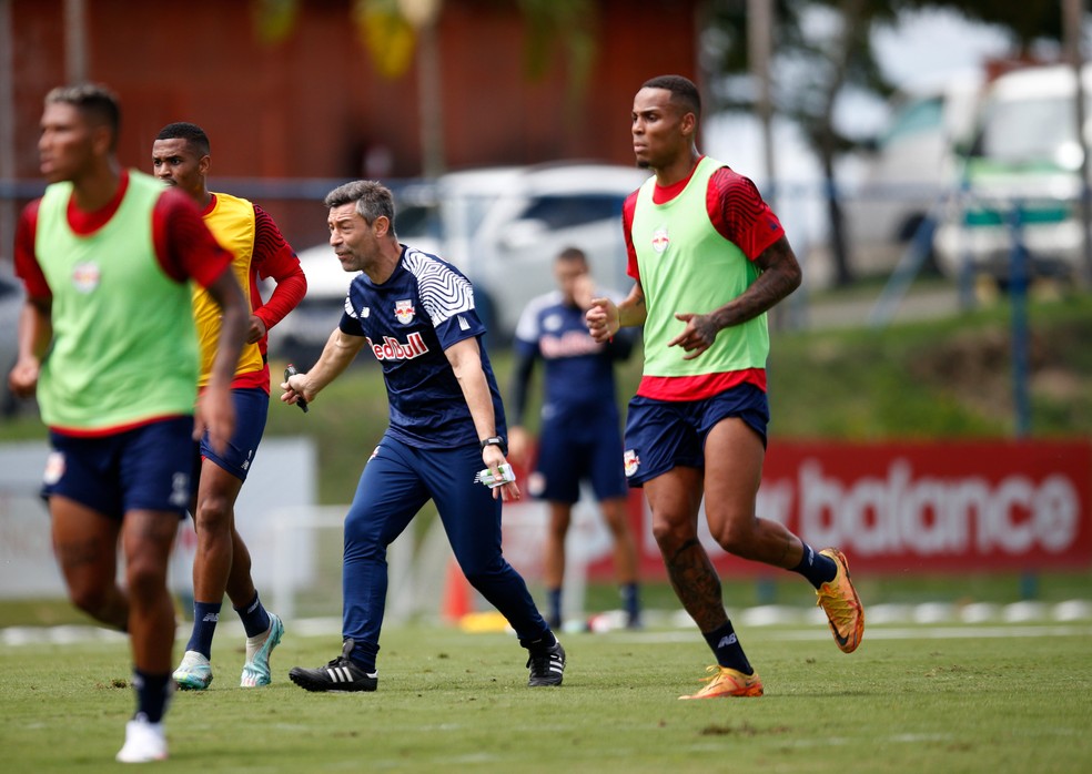 Técnico Pedro Caixinha em treino do Bragantino — Foto: Ari Ferreira/Red Bull Bragantino