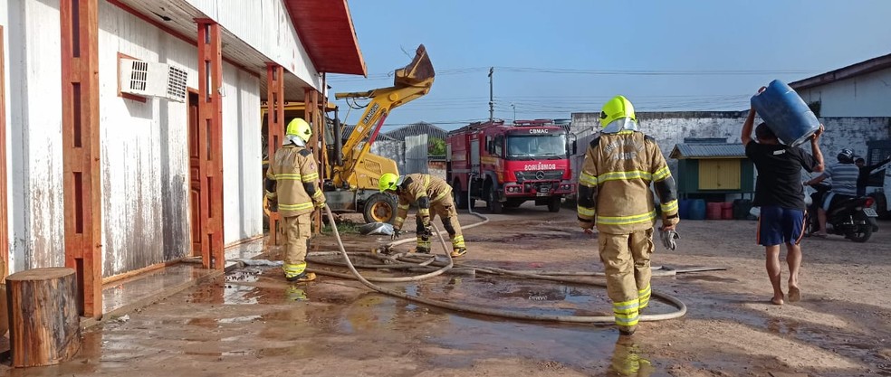 Corpo de Bombeiros foi acionado por volta das 6h30 desta quinta-feira (22) para atender ocorrência — Foto: Arquivo/Corpo de Bombeiros