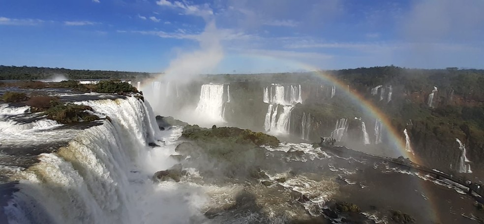 Arco-íris completou a paisagem no Parque Nacional do Iguaçu — Foto: Edison Emerson/Cataratas S.A