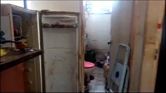 Corpo é encontrado em geladeira durante cumprimento de ordem de despejo em Aracaju - Programa: G1 SE