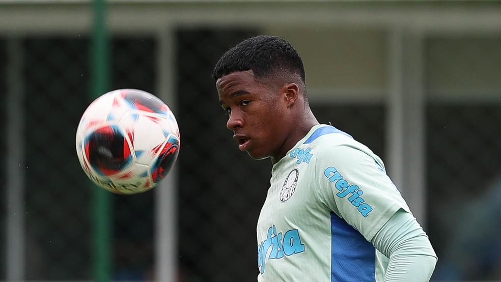 Endrick em treino do Palmeiras na Academia de Futebol — Foto: Cesar Greco/Palmeiras