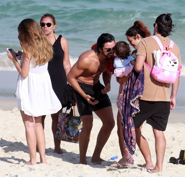   Yanna Lavigne, Bruno Gissoni , Madalena, Rodrigo Simas and Ana Sang (Photo: AgNews) 