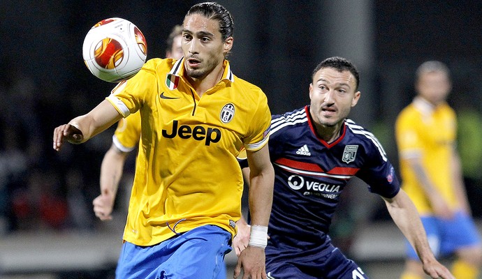 Martin Caceres jogo Juventus e Lyon  (Foto: AP)