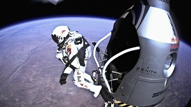 Felix Baumgartner durante o salto (Foto: Divulgação)