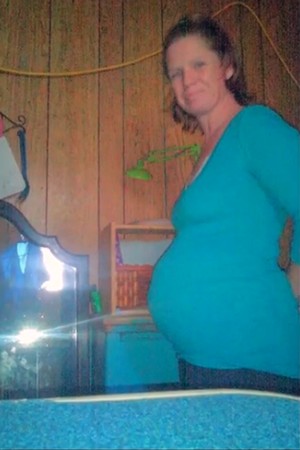 Mulher afirma que está grávida há 3 anos (Foto: Reprodução Youtube)