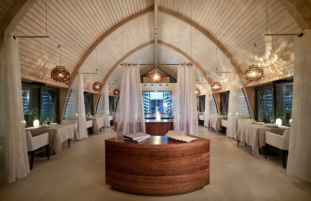 O bistrô do paraíso: o salão intimista do restaurante Les Mutinés (Foto: Reprodução/ Instagram)