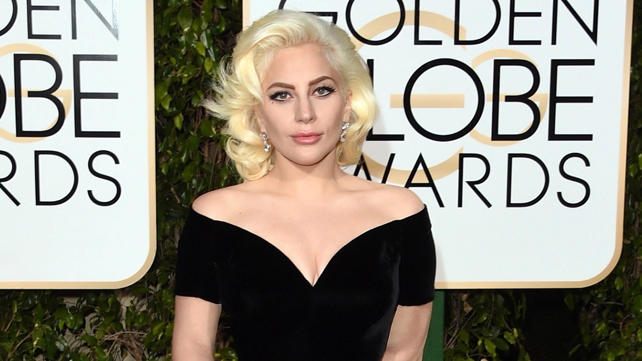 Lady Gaga no Golden Globe em 2016 — Foto: Getty Images