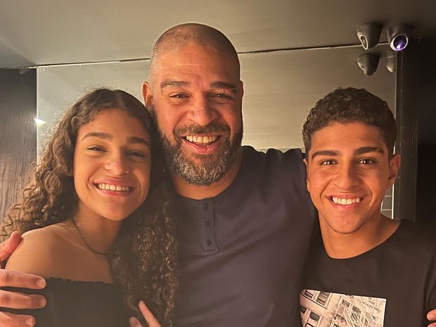 Adriano Imperador com os filhos (Foto: Reprodução/Instagram)