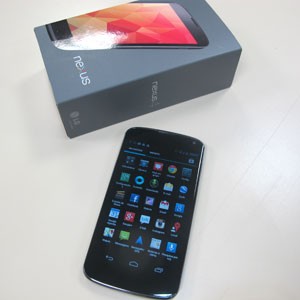 Nexus 4 tem tela sensível ao toque de 4,7 polegadas (Foto: Gustavo Petró/G1)