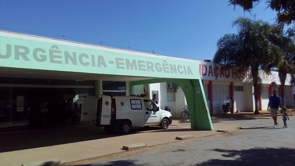 VÃ­timas foram levadas ao Hospital Regional de JanaÃºba â Foto: Oliveira JÃºnior/arquivo pessoal
