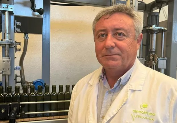 Juan Gadeo acredita que o setor de azeite está em risco na Espanha (Foto: BBC)