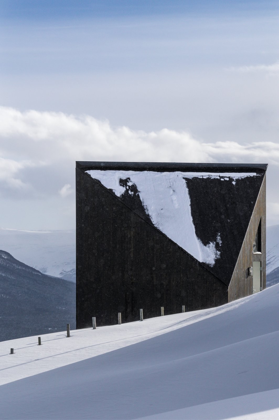 Você certamente vai querer escapar para esta cabana flutuante na Noruega (Foto: Martin Innerdal Dalen)