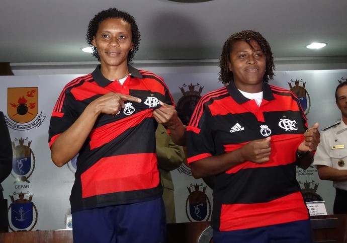 Tânia Maranhão e Maycon vestem a camisa do Flamengo (Foto: Jessica Mello)